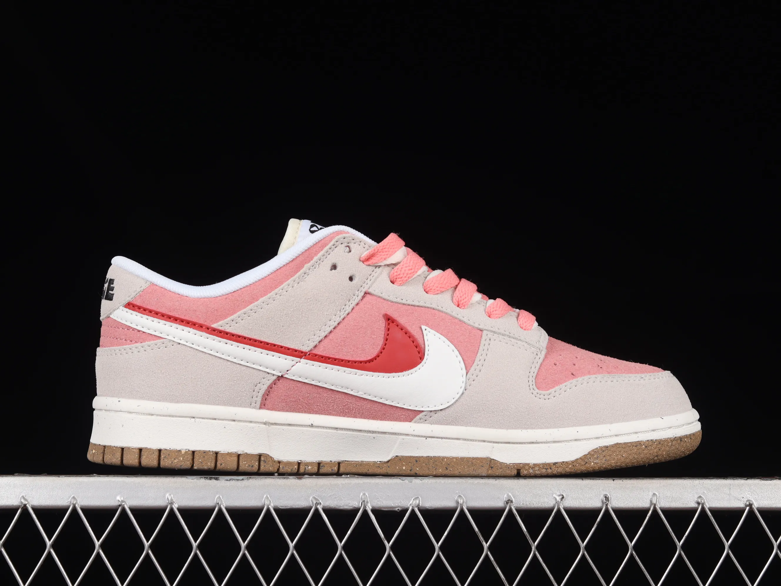 All Categories Nk SB Dunk Series Nk SB Dunk Low Low-top Sneakers Cost-effective Edition Nk Dunk Low SE 2023 Year of the Rabbit Limited SB Smashing Backboard Fashion Casual Sneakers DO9457-100